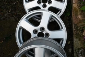 4 felgi aluminiowe Estoril 6x15” od Toyota Avensis T22