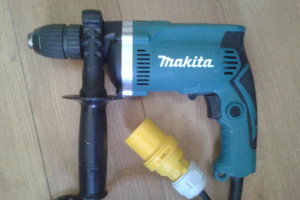 Sprzedam wiertarke "Makita" zasilanie 110V +transformator
