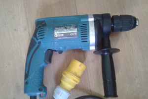 Sprzedam wiertarke "Makita" zasilanie 110V +transformator