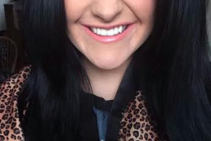 Kokietka brunetka