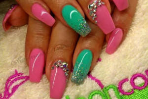 paznokcie uv, shellac, hybryda,pielegnacja twarzy złotem