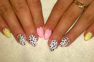 paznokcie uv, shellac, hybryda,pielegnacja twarzy złotem