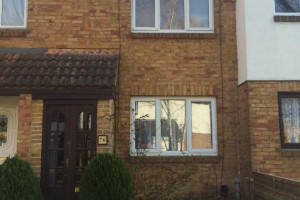 Londyn SE28 8LN DOM z ogrodem i pryw parkingiem wliczony Council Tax
