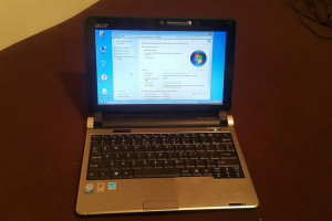 Netbook Acer Aspire One 10.1" malutki lekki z kamerka windows 7 wi-fi 3xusb bateria 3-4 godziny
