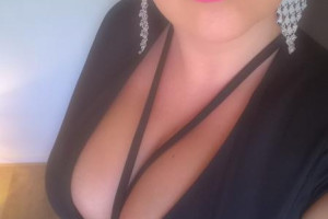 nice lady Elle