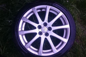 felgi alu z oponami zimowymi toyota avensis