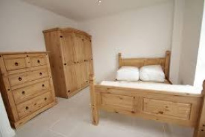 PRACUJACA DZIEWCZYNA ODDA NA KILKA DNI W TYGODNIU