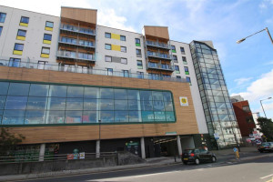 Duze studio flat z balkonem na Harrow