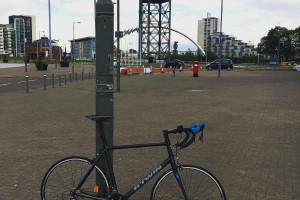 Rower B-twin triban500,Aluminiowa­ rama, Widelce z wlokna szklanego.