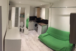 Studio Kawalerka z wlasnym Patio i Parking Norbury