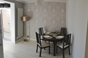 2 Bed Flat z Ogrodem i Podjazdem