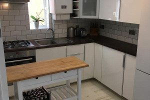 2 Bed Flat z Ogrodem i Podjazdem