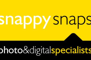Sprzedawca w sklepie Snappy Snaps Slough