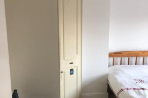 Duży pokój w pięknej dzielnicy.