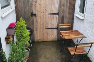 Ladne studio z wlasnym patio I  storage/shed przy Norbury