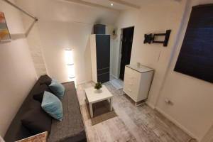 Ladne studio z wlasnym patio I  storage/shed przy Norbury