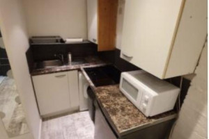 Ladne studio flat z wlasnym patio I shed