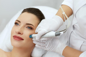 Kosmetyczkę - Kosmetologa Salon - Klinika Zatrudni