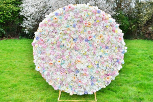 Ściany kwiatowe i inne dekoracje na eventy