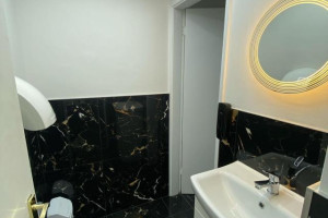 Room for beauty treatment and 2 nails space to rent