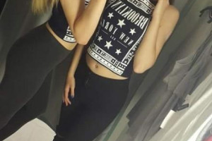 Sympatyczne Koleżanki Poznają kolegę