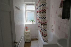 JEDYNKA W ZADBANYM, SPOKOJNYM DOMU Z INTERNETEM I OGRÓDKIEM £100 BLISKO FINSBURY PARK