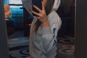 słodka i urocza brunetka