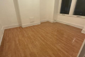 Do wynajęcia cały flat/mieszkanie przy stacji 7 sisters z ogrodem.