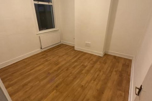 Do wynajęcia cały flat/mieszkanie przy stacji 7 sisters z ogrodem.