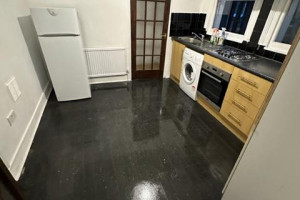 Do wynajęcia cały flat/mieszkanie przy stacji 7 sisters z ogrodem.