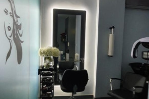 Polski salon fryzjerski dla dziewczyn w Hijab