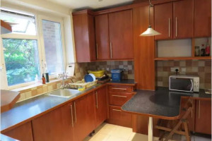 DWÓJKA W ZADBANYM, SPOKOJNYM DOMU Z INTERNETEM I OGRÓDKIEM £140 BLISKO FINSBURY PARK