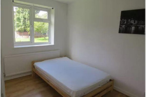 DWÓJKA W ZADBANYM, SPOKOJNYM DOMU Z INTERNETEM I OGRÓDKIEM £140 BLISKO FINSBURY PARK