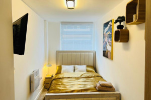 4 Bedroom Flat in Town Centre