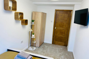 4 Bedroom Flat in Town Centre