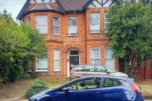 DUŻA DWÓJKA DLA JEDNEJ OSOBY W POSIADŁOŚCI Z OGRODEM BROMLEY NORTH