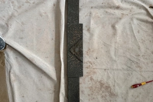 Unikatowa Antyczna Tabliczka Drzwiowa – Arts & Crafts – Miedź i Drewno – Stan Gabinetowy