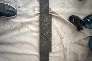 Unikatowa Antyczna Tabliczka Drzwiowa – Arts & Crafts – Miedź i Drewno – Stan Gabinetowy